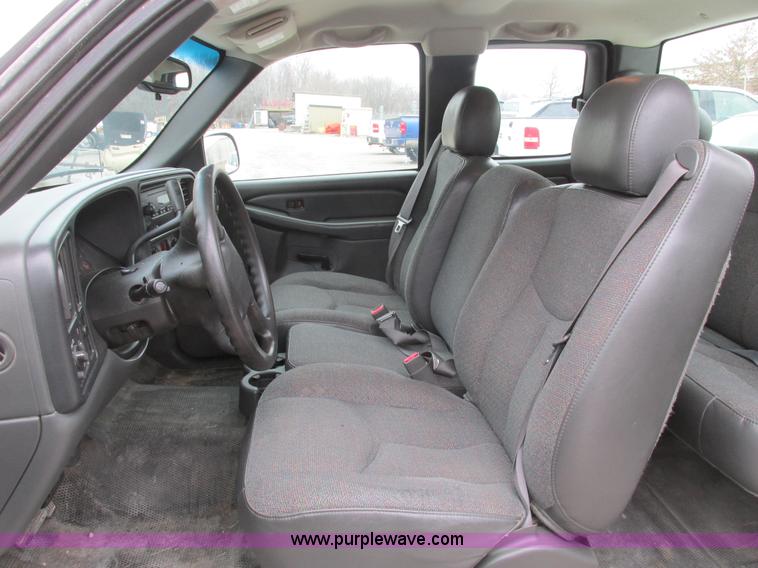 image for item F4296 2005 Chevrolet Silverado 1500 Extended Cab pickup truck