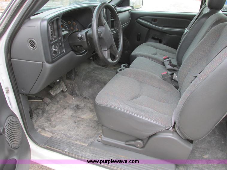 image for item F4296 2005 Chevrolet Silverado 1500 Extended Cab pickup truck