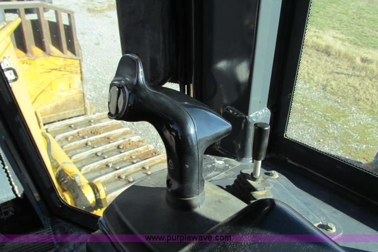 image for item F4705 2007 John Deere 850J LT dozer