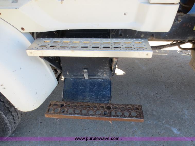 image for item F6587 1997 Ford Louisville dump truck