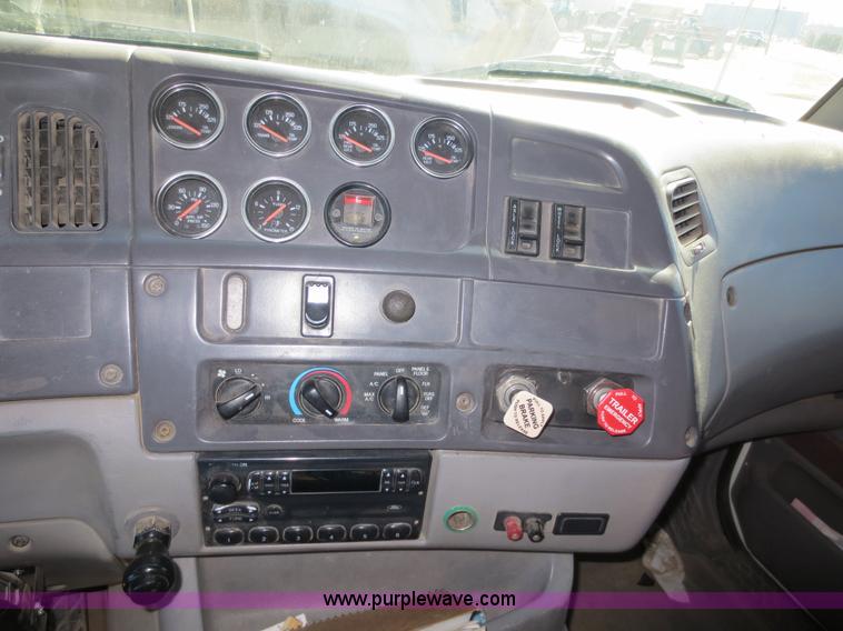 image for item F6587 1997 Ford Louisville dump truck