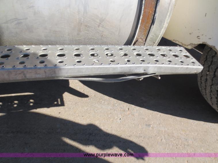 image for item F6587 1997 Ford Louisville dump truck