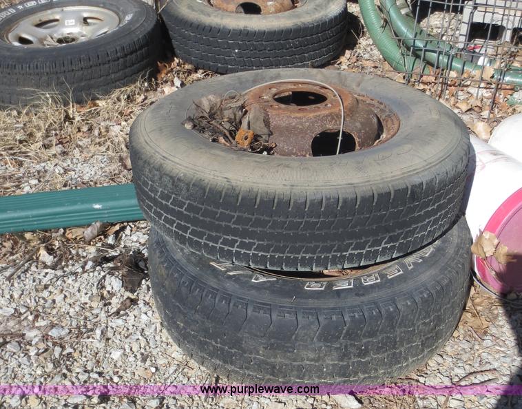 image for item F6588 2000 Behnke 14 ton equipment trailer