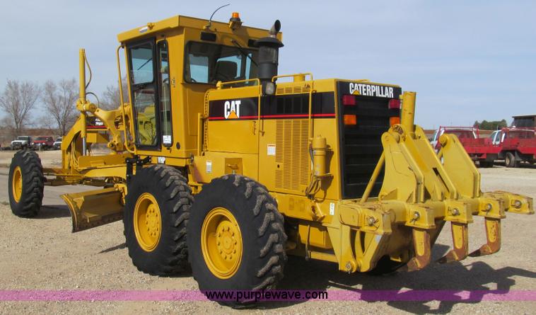 image for item G5638 2002 Caterpillar 140H motor grader