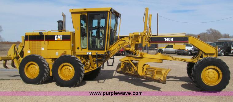 image for item G5638 2002 Caterpillar 140H motor grader