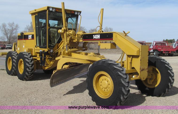 image for item G5638 2002 Caterpillar 140H motor grader