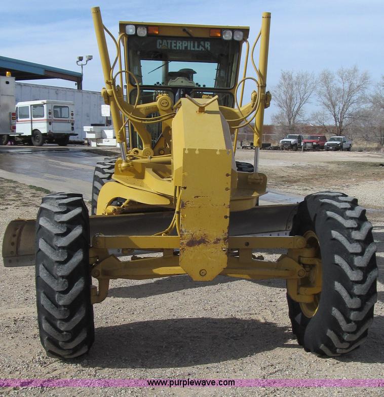 image for item G5638 2002 Caterpillar 140H motor grader