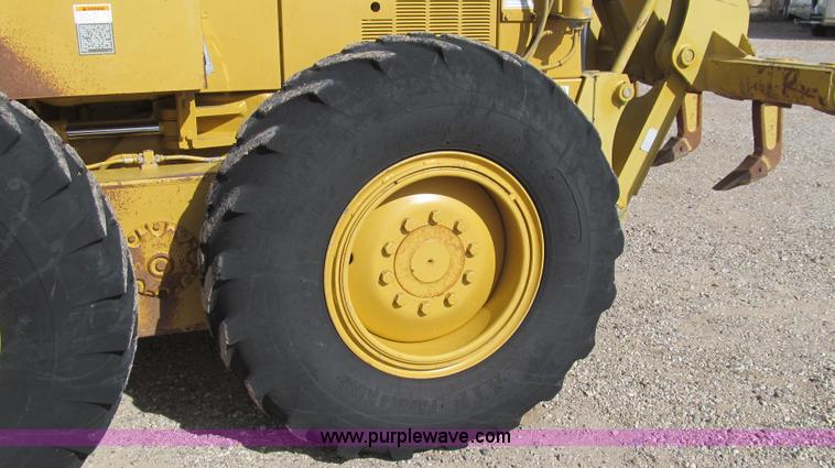 image for item G5638 2002 Caterpillar 140H motor grader