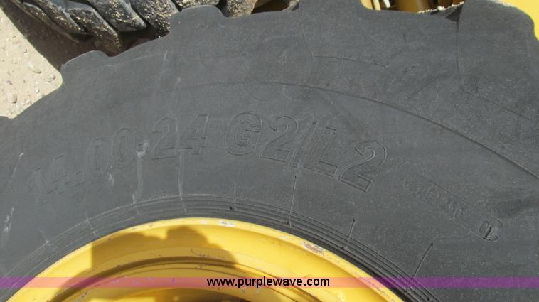 image for item G5638 2002 Caterpillar 140H motor grader