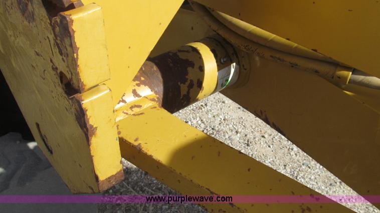 image for item G5638 2002 Caterpillar 140H motor grader