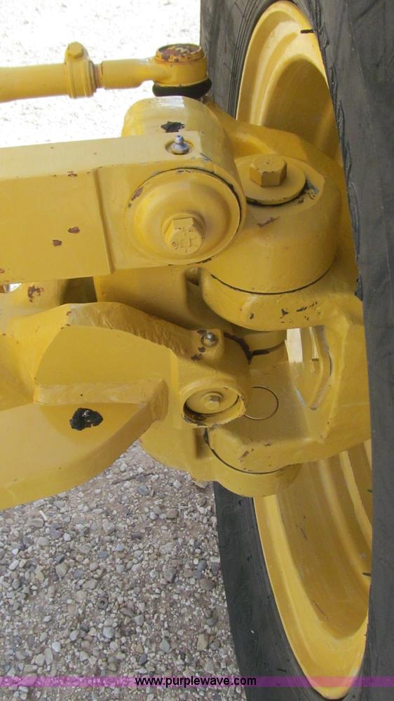 image for item G5638 2002 Caterpillar 140H motor grader