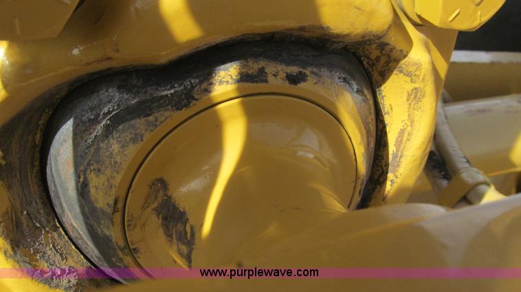 image for item G5638 2002 Caterpillar 140H motor grader