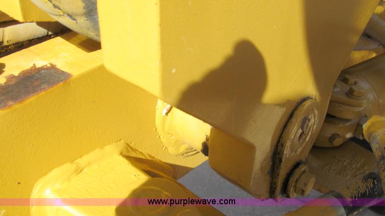 image for item G5638 2002 Caterpillar 140H motor grader