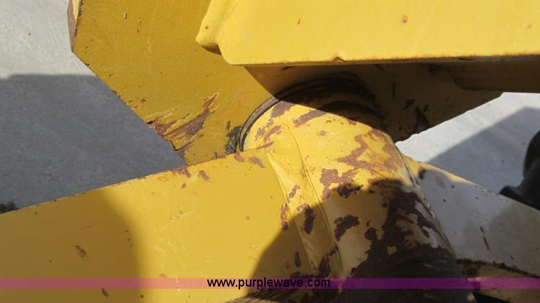 image for item G5638 2002 Caterpillar 140H motor grader