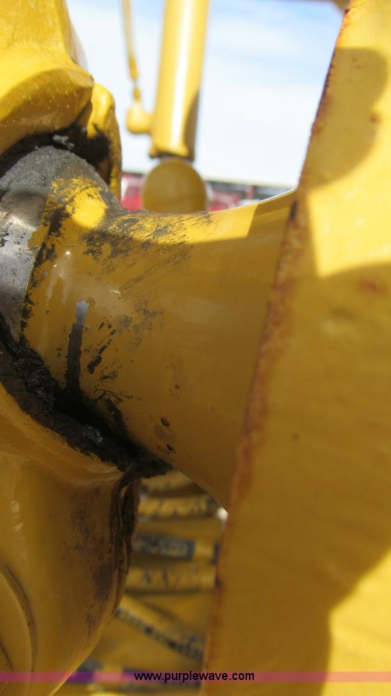 image for item G5638 2002 Caterpillar 140H motor grader