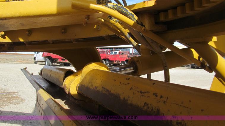 image for item G5638 2002 Caterpillar 140H motor grader