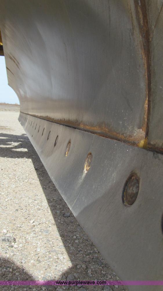 image for item G5638 2002 Caterpillar 140H motor grader