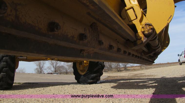 image for item G5638 2002 Caterpillar 140H motor grader