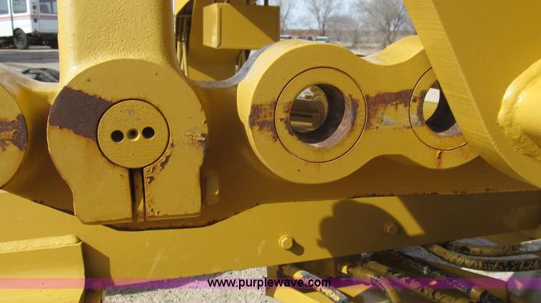 image for item G5638 2002 Caterpillar 140H motor grader