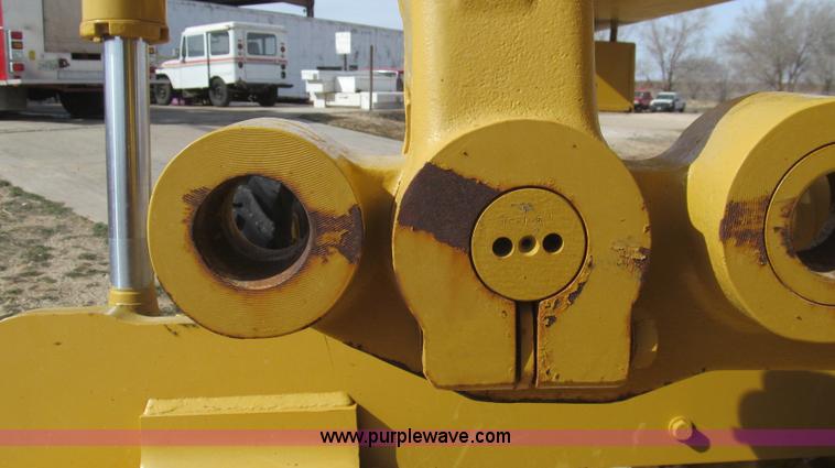 image for item G5638 2002 Caterpillar 140H motor grader