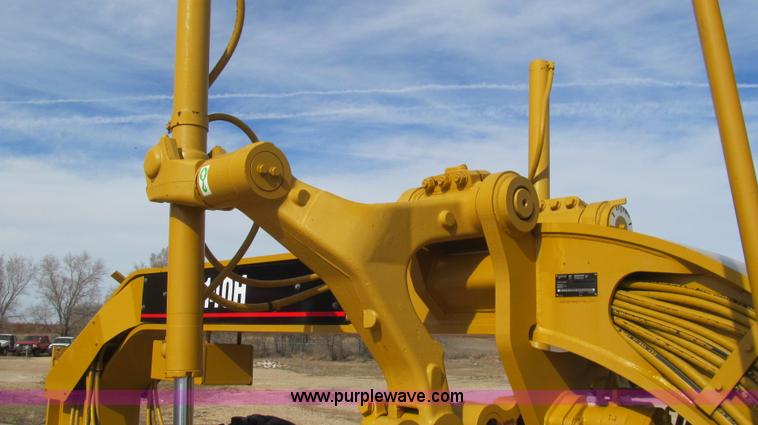 image for item G5638 2002 Caterpillar 140H motor grader