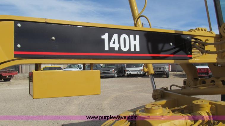 image for item G5638 2002 Caterpillar 140H motor grader