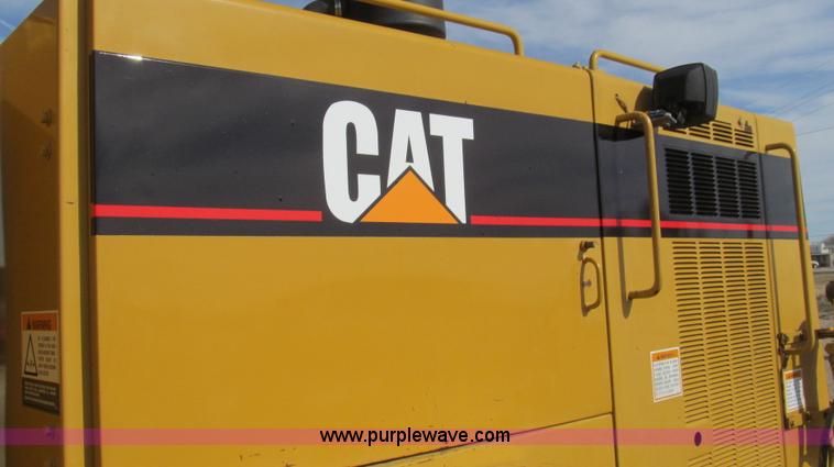 image for item G5638 2002 Caterpillar 140H motor grader