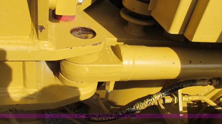 image for item G5638 2002 Caterpillar 140H motor grader