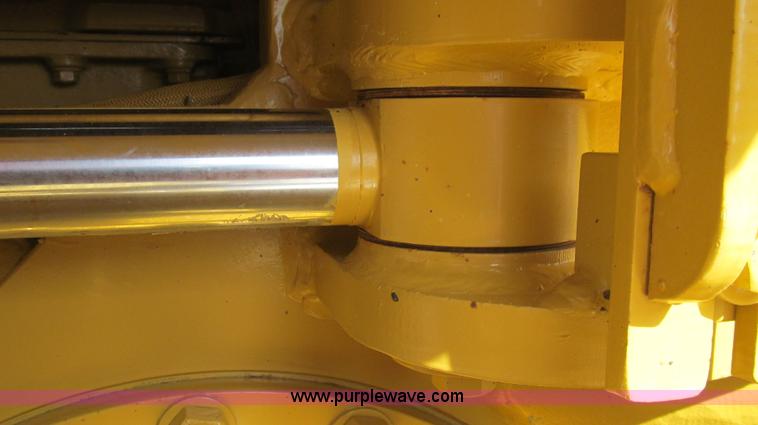 image for item G5638 2002 Caterpillar 140H motor grader