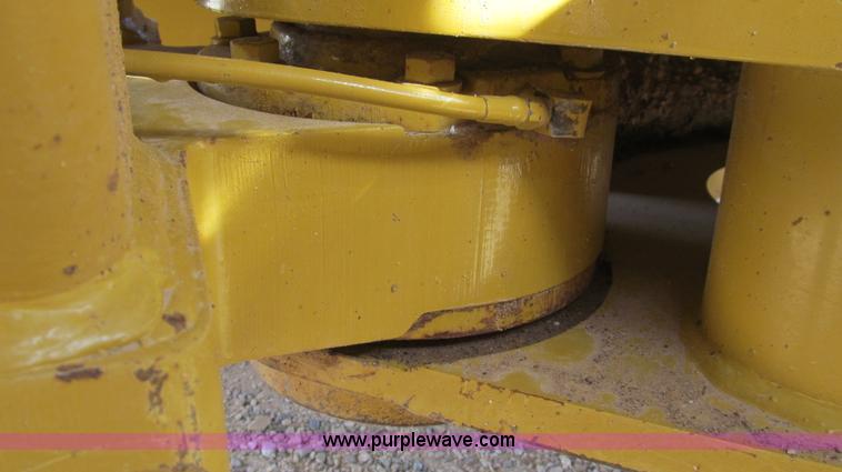 image for item G5638 2002 Caterpillar 140H motor grader