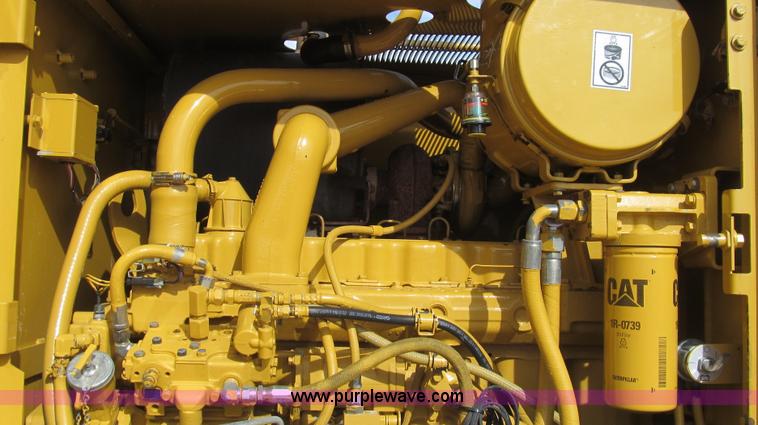 image for item G5638 2002 Caterpillar 140H motor grader