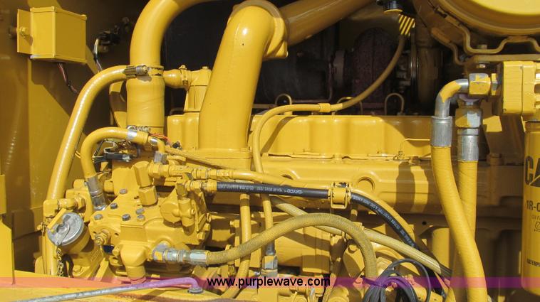 image for item G5638 2002 Caterpillar 140H motor grader