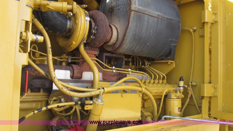 image for item G5638 2002 Caterpillar 140H motor grader