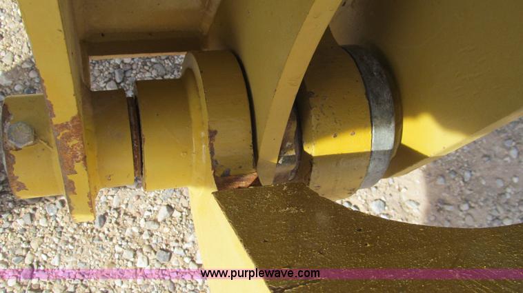 image for item G5638 2002 Caterpillar 140H motor grader
