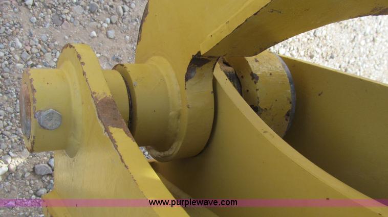 image for item G5638 2002 Caterpillar 140H motor grader