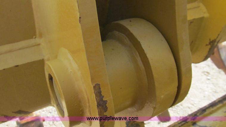 image for item G5638 2002 Caterpillar 140H motor grader