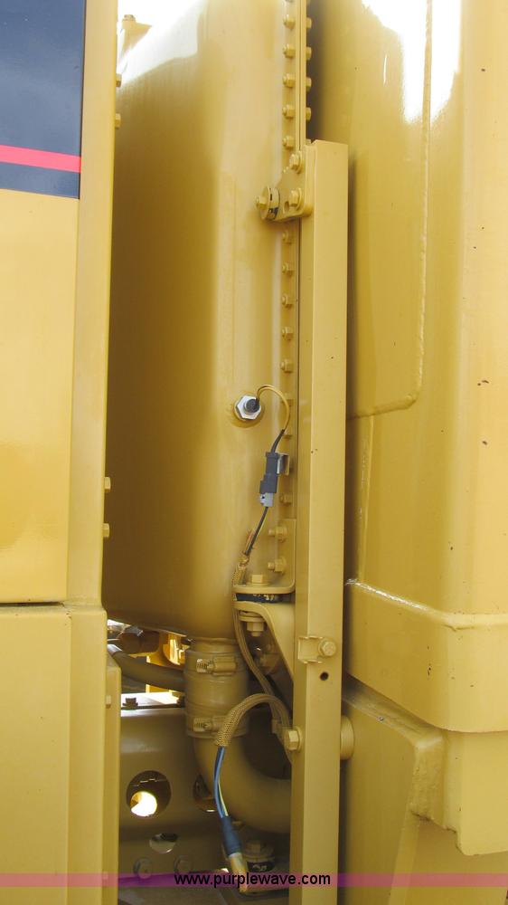 image for item G5638 2002 Caterpillar 140H motor grader