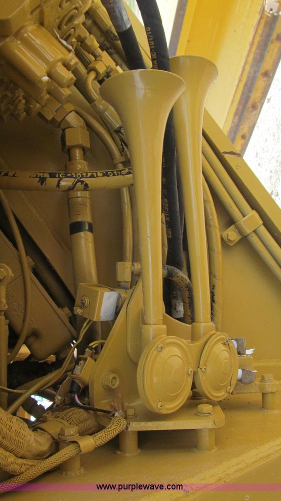 image for item G5638 2002 Caterpillar 140H motor grader