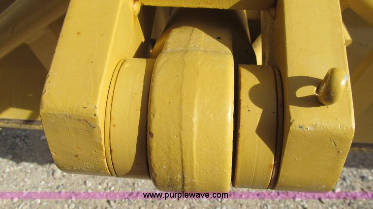 image for item G5638 2002 Caterpillar 140H motor grader