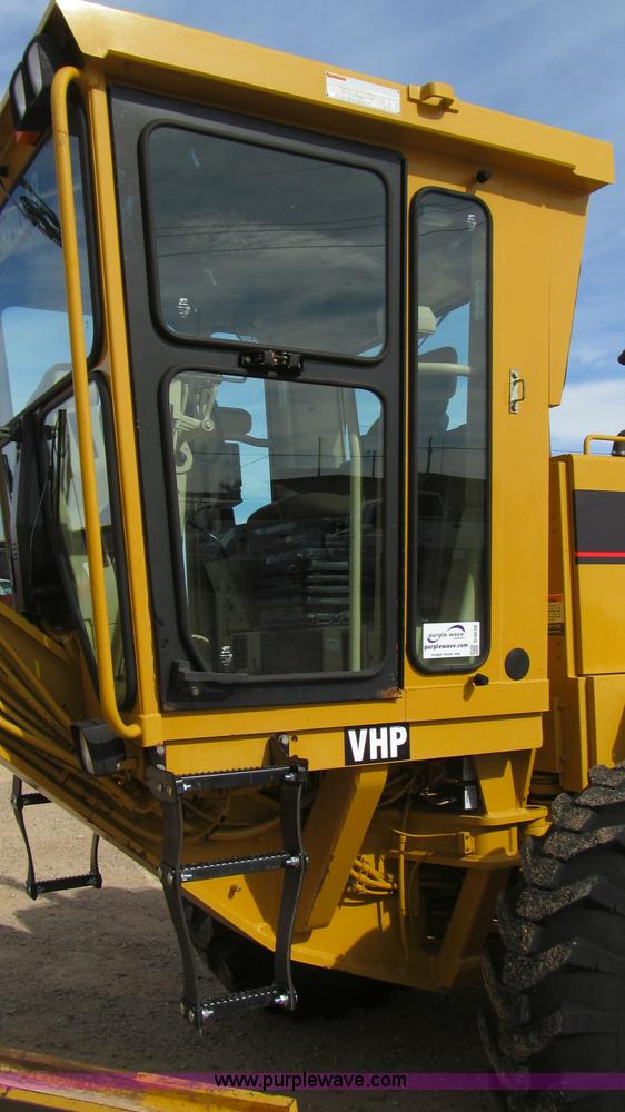 image for item G5638 2002 Caterpillar 140H motor grader