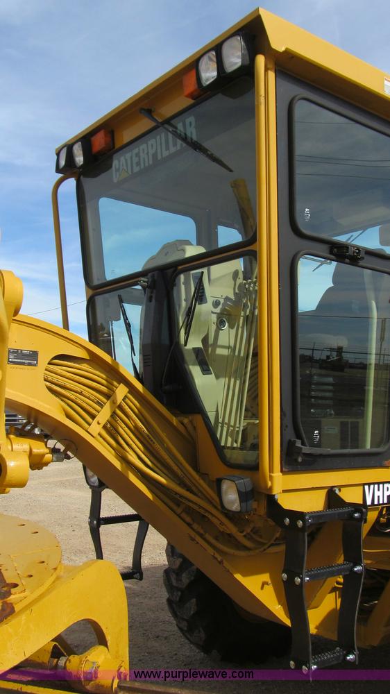 image for item G5638 2002 Caterpillar 140H motor grader