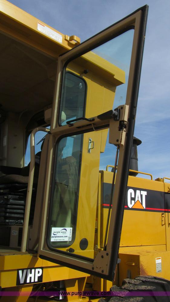 image for item G5638 2002 Caterpillar 140H motor grader