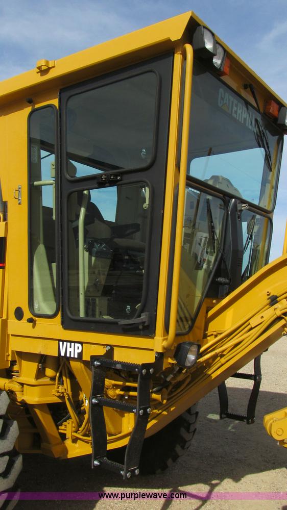 image for item G5638 2002 Caterpillar 140H motor grader