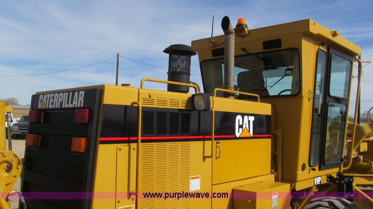 image for item G5638 2002 Caterpillar 140H motor grader