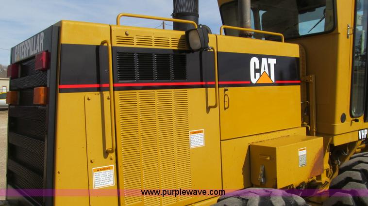 image for item G5638 2002 Caterpillar 140H motor grader