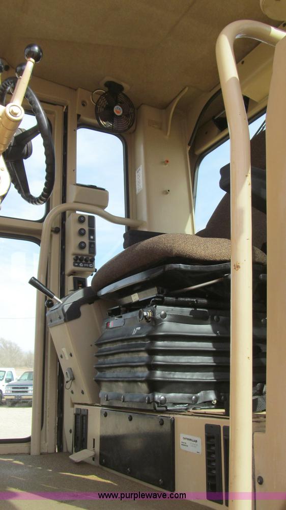 image for item G5638 2002 Caterpillar 140H motor grader