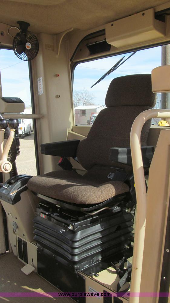 image for item G5638 2002 Caterpillar 140H motor grader