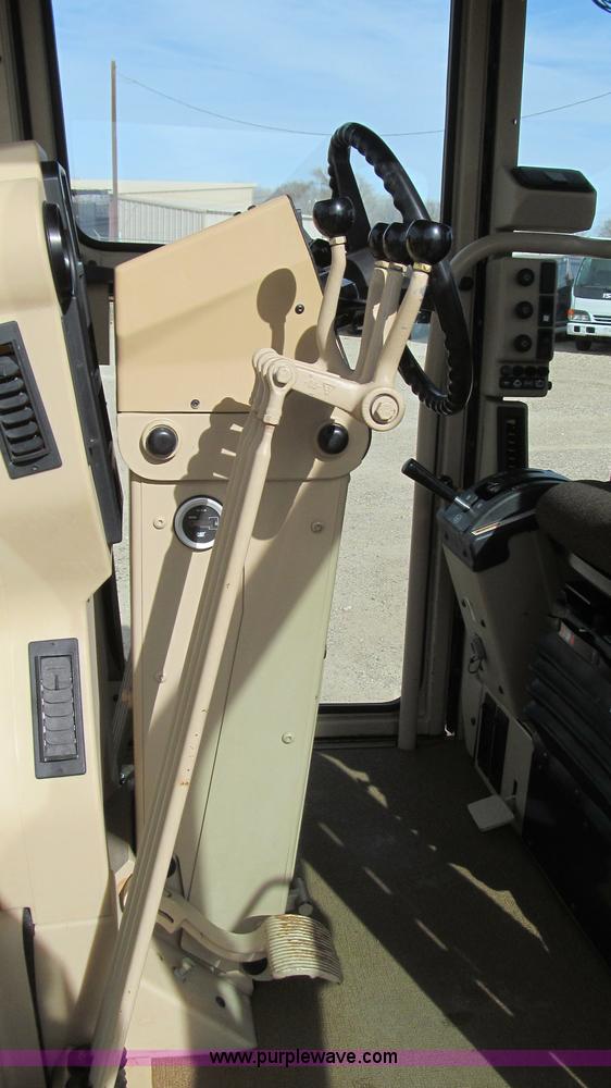 image for item G5638 2002 Caterpillar 140H motor grader