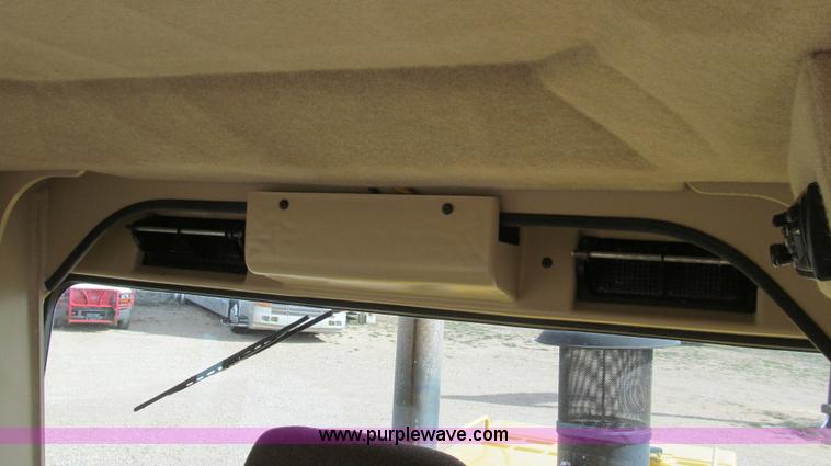 image for item G5638 2002 Caterpillar 140H motor grader