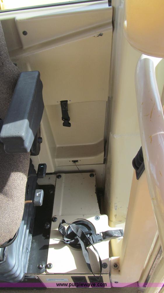 image for item G5638 2002 Caterpillar 140H motor grader